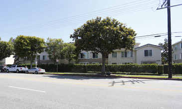 University Village in Los Angeles, CA - Building Photo - Building Photo