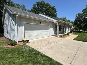 8216 W 97th St in Overland Park, KS - Building Photo - Building Photo