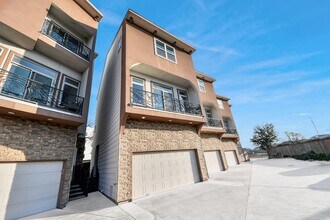 146 Carson Ct in Houston, TX - Foto de edificio - Building Photo