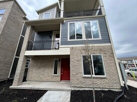 5 Rio Grand Ave in Farmington, UT - Building Photo