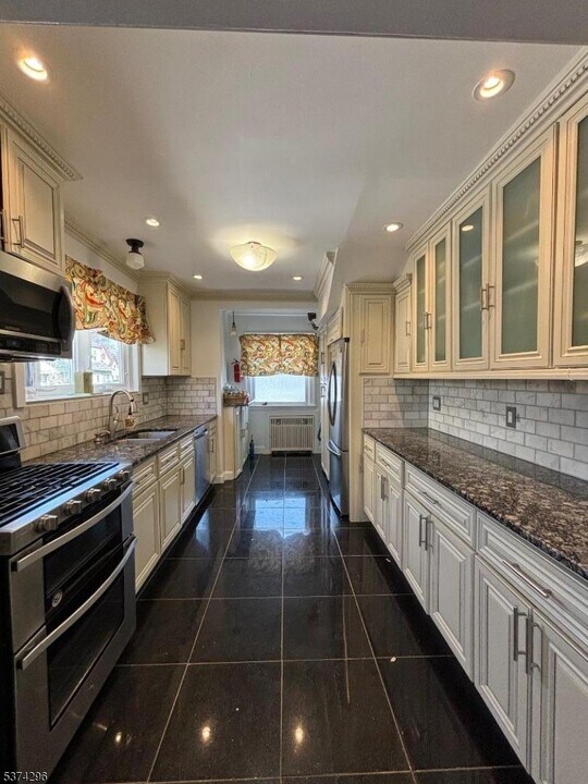 1127 Stilford Ave in Plainfield, NJ - Building Photo