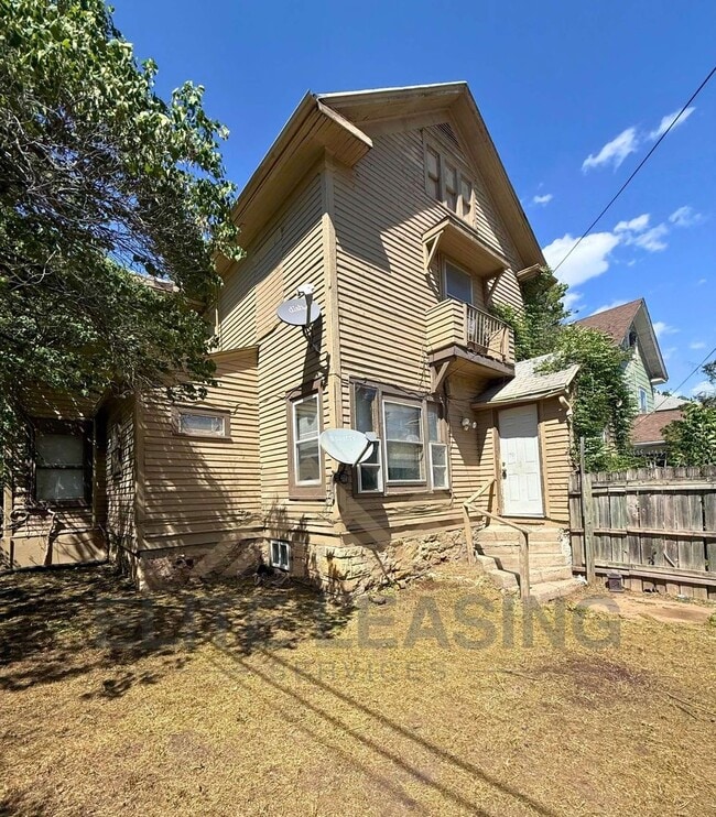 property at 712 SW 16th St