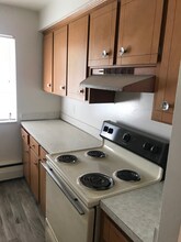 4811 Cadieux Rd, Unit Apartment 2 in Detroit, MI - Foto de edificio - Building Photo