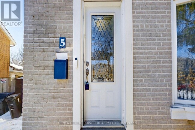 5 Billington Crescent in Toronto, ON - Building Photo - Building Photo