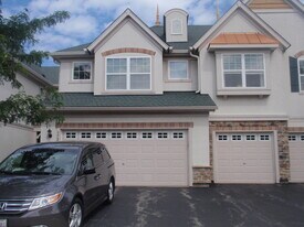372 Shadow Creek Dr in Vernon Hills, IL - Building Photo