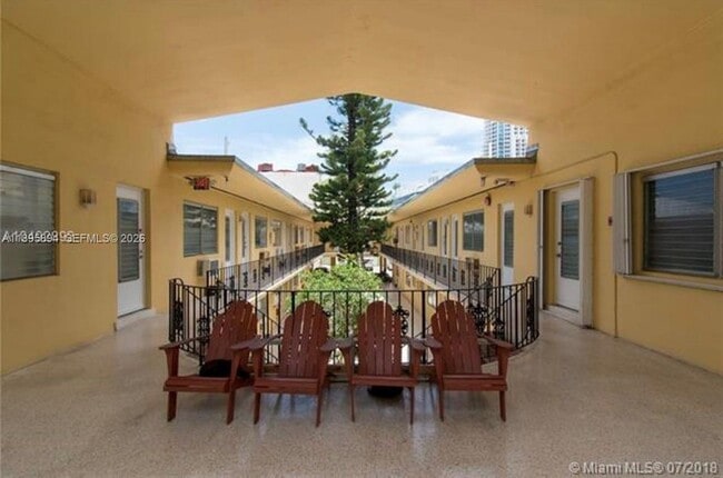 75 Washington Ave in Miami Beach, FL - Building Photo - Building Photo