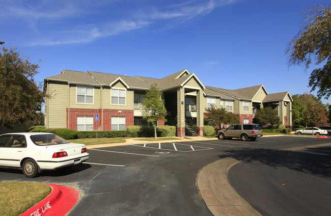 Oaks at Georgetown in Georgetown, TX - Building Photo - Building Photo