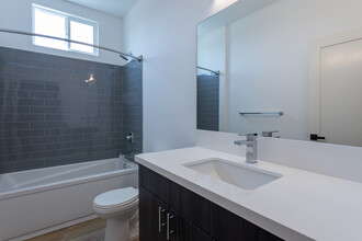 2204 7th Ave in Los Angeles, CA - Building Photo - Interior Photo