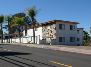 Lemon Manor Apartments in La Mesa, CA - Building Photo - Building Photo