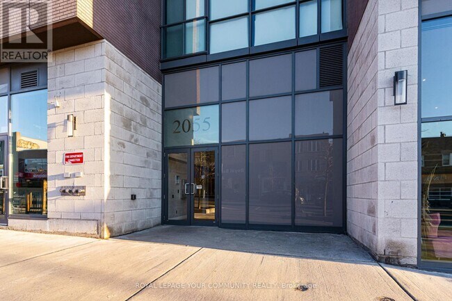 2055-2055 Danforth Ave in Toronto, ON - Building Photo - Building Photo