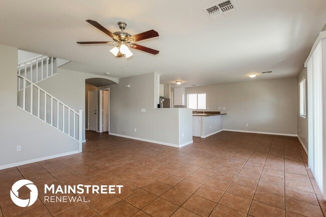 11145 W College Dr in Phoenix, AZ - Foto de edificio - Building Photo