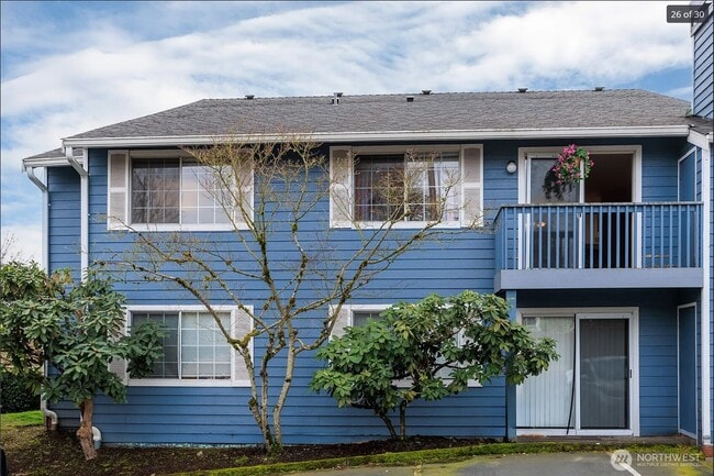 16817 Larch Way, Unit F-201 in Lynnwood, WA - Foto de edificio - Building Photo