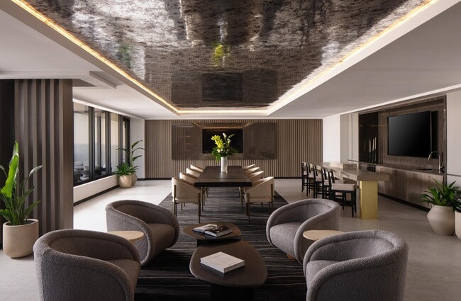 VIV in St. Petersburg, FL - Building Photo - Building Photo