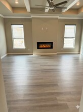 104 Seattle Slew Dr in Jarrell, TX - Foto de edificio - Building Photo