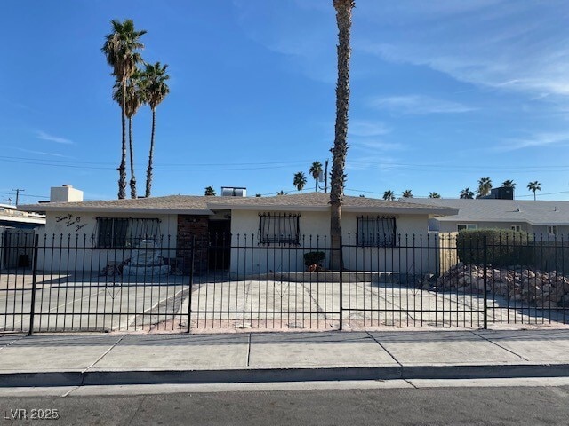 2204 Isabelle Ave in Las Vegas, NV - Building Photo - Building Photo