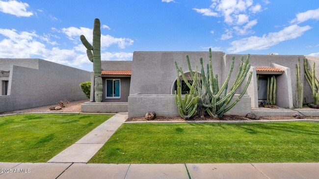 7207 N Vía De Paesia in Scottsdale, AZ - Building Photo - Building Photo