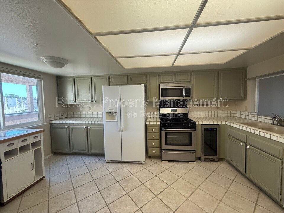 556 Terrace View Pl in Port Hueneme, CA - Building Photo