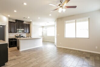 6388 Kellyville Dr in Las Vegas, NV - Foto de edificio - Building Photo