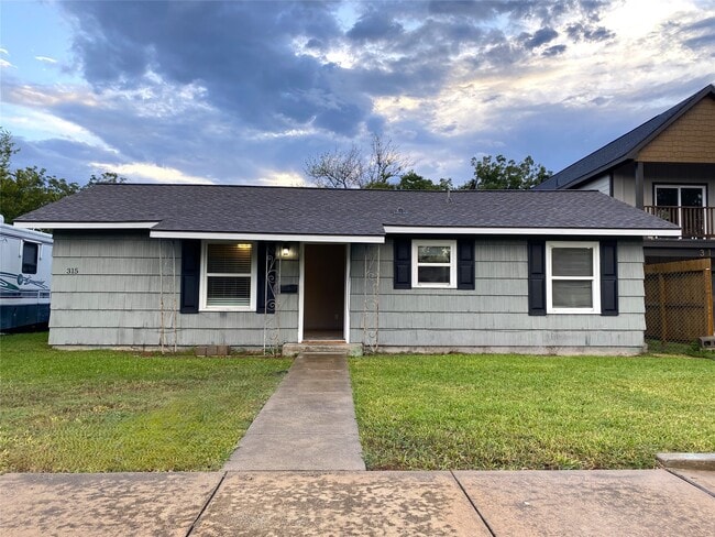 315 S 3rd St in La Porte, TX - Building Photo - Building Photo