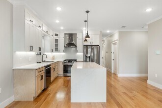 230 Griffith St in Jersey City, NJ - Building Photo - Building Photo