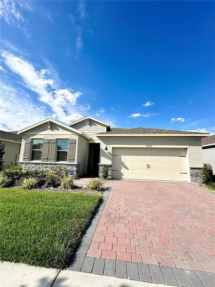 17795 Blazing Star Cir, Unit 329 in Clermont, FL - Building Photo