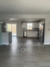 784 Pine Spring Dr in Painesville, OH - Building Photo - Building Photo