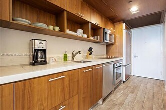 50 Biscayne Blvd in Miami, FL - Foto de edificio - Building Photo