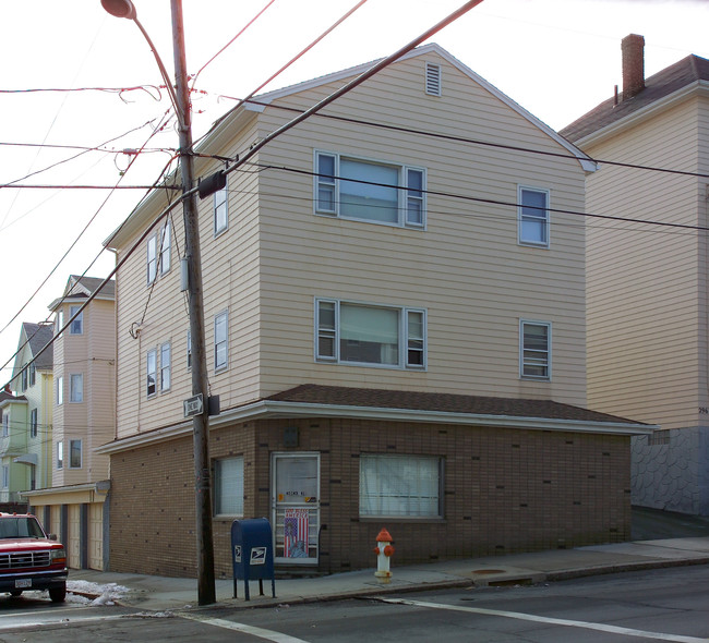 288-296 Broadway in Fall River, MA - Foto de edificio - Building Photo