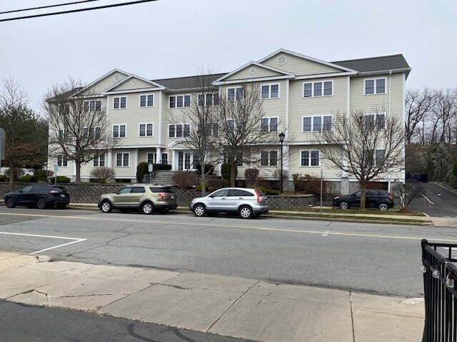 974 Main St in Wakefield, MA - Building Photo