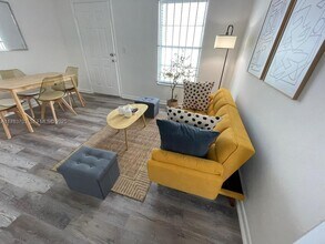 55 NW 11th Ave in Miami, FL - Foto de edificio - Building Photo