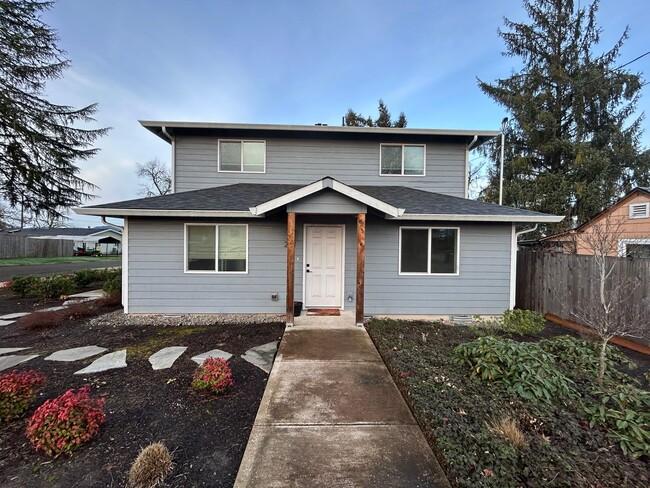 241 S Park St in Carlton, OR - Building Photo - Building Photo