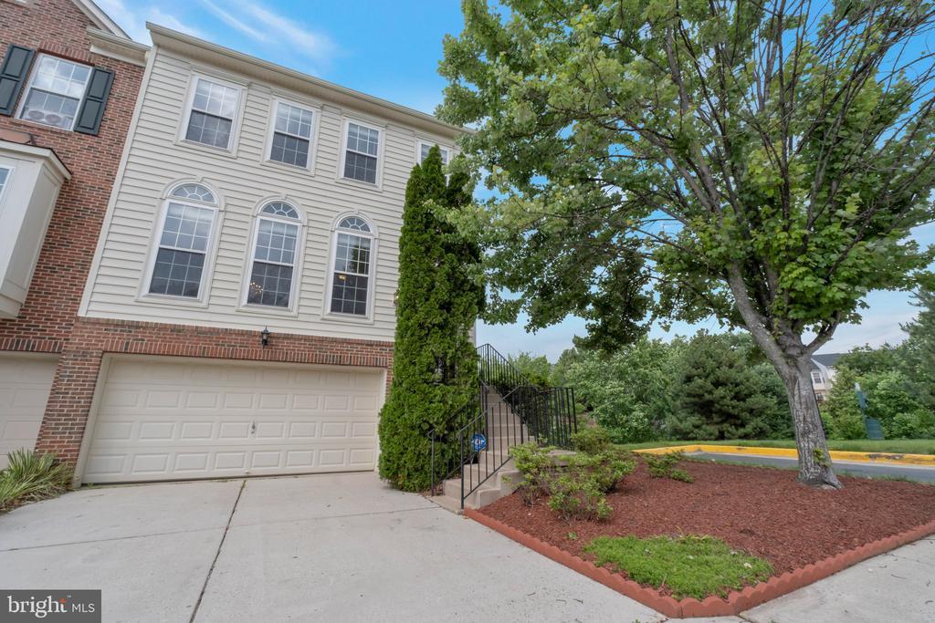 16047 Barn Swallow Pl in Woodbridge, VA - Building Photo