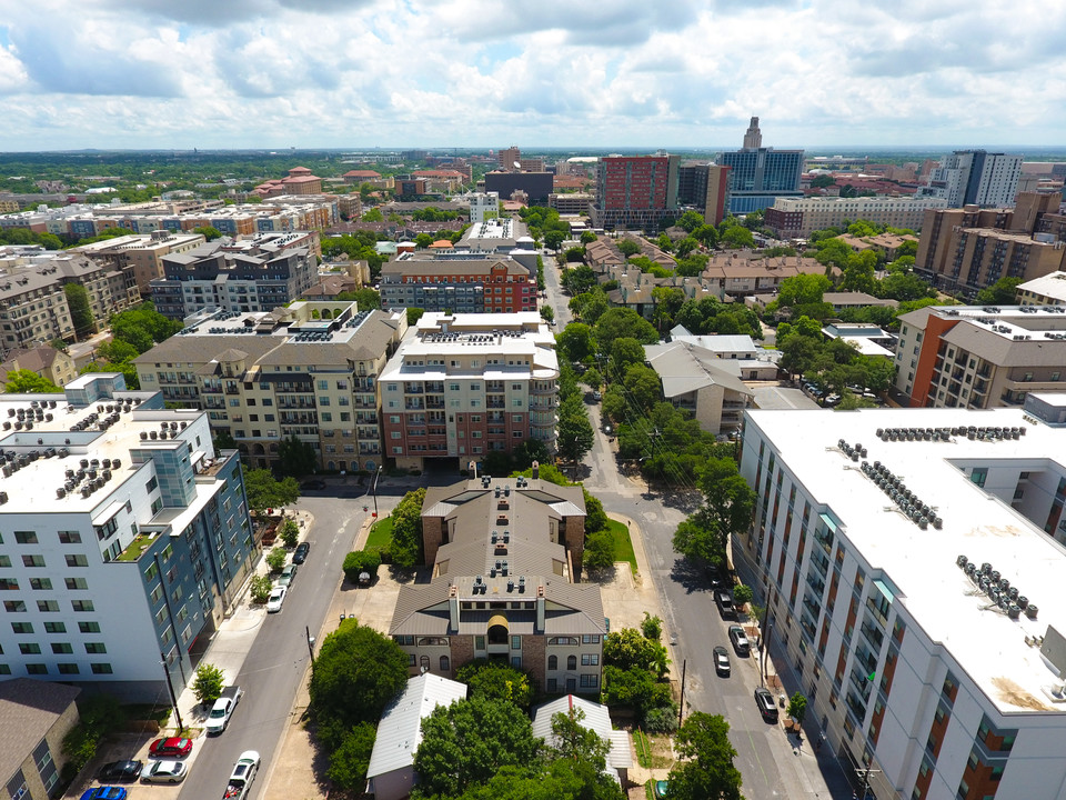 Chelsea Condominiums in Austin, TX - Building Photo