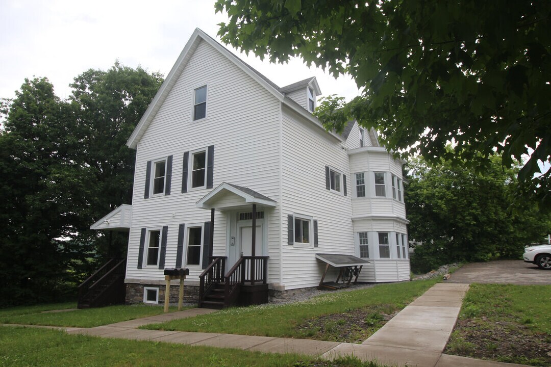 45 Main St in Fultonville, NY - Foto de edificio