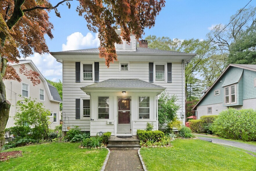 22 Glen Terrace in Stamford, CT - Building Photo