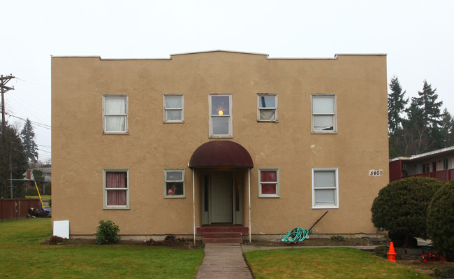 5401 Pacific Ave in Tacoma, WA - Foto de edificio - Building Photo