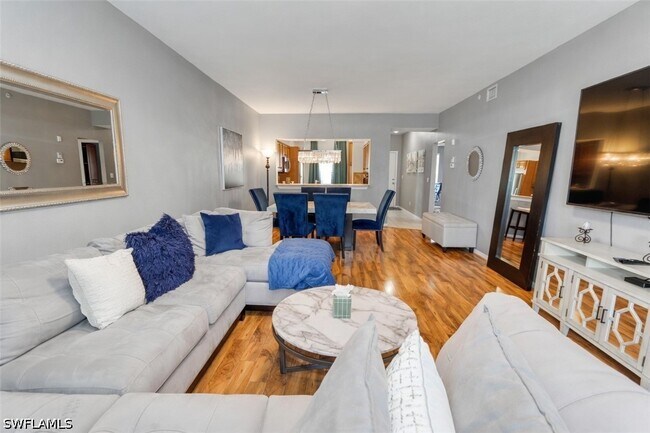 3225 Cypress Glen Way in Naples, FL - Building Photo - Building Photo