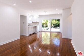 5162 Lindley Ave in Los Angeles, CA - Building Photo - Building Photo