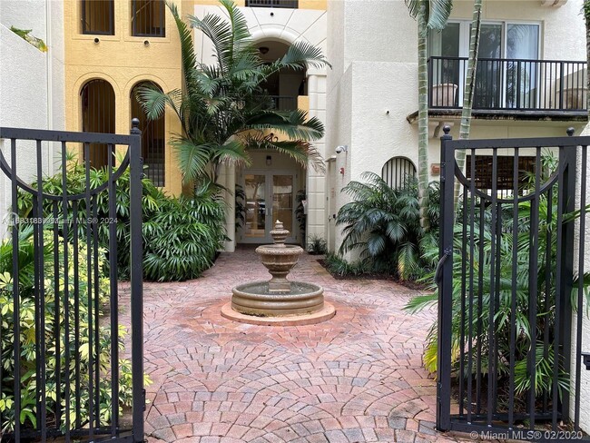 650 Valencia Ave-Unit -503 in Coral Gables, FL - Building Photo - Building Photo