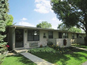 Camellia Court in Columbus, OH - Foto de edificio - Building Photo