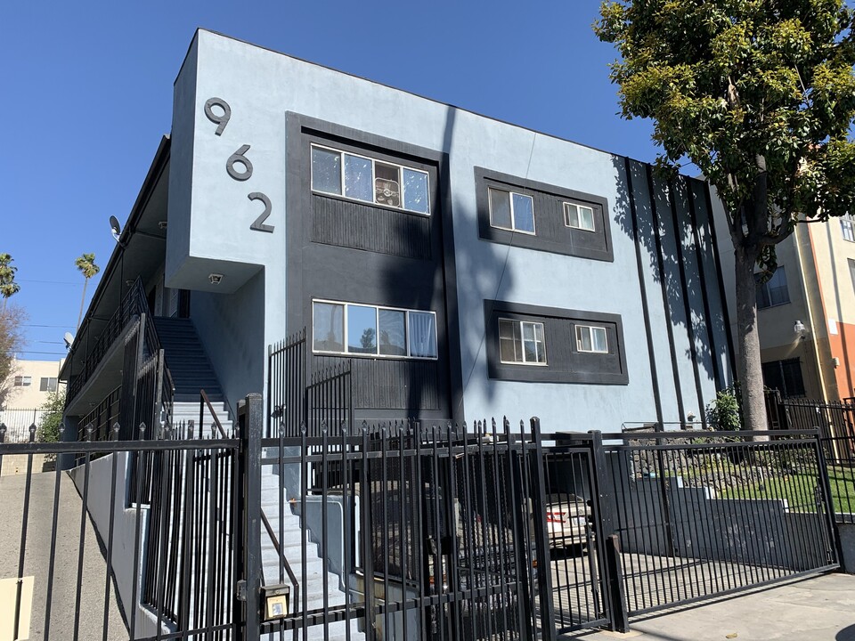 962 Magnolia Ave in Los Angeles, CA - Building Photo