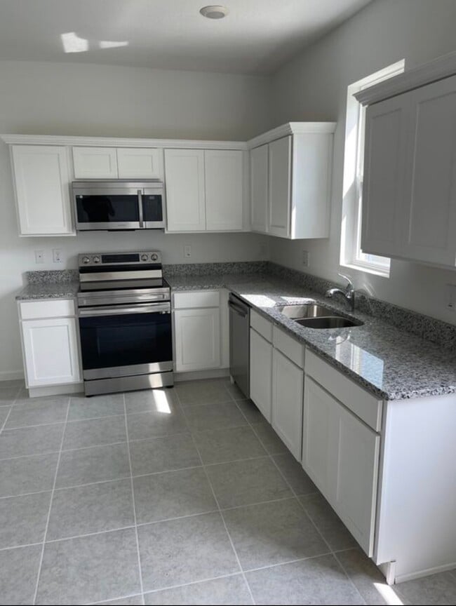 8620 Sportsman Lp in Groveland, FL - Building Photo - Building Photo