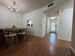 8310 Sands Point Blvd in Tamarac, FL - Building Photo - Building Photo