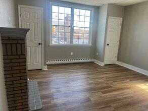 38 S Main St, Unit Apt #5 Efficiency Apt. in Shenandoah, PA - Foto de edificio - Building Photo