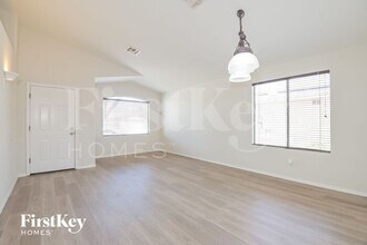 6951 W Red Rock Dr in Tucson, AZ - Foto de edificio - Building Photo