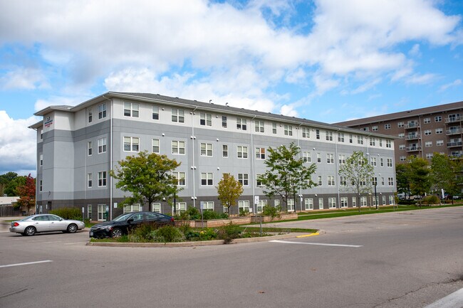 Park Place Apartments in Brantford, ON - Building Photo - Building Photo