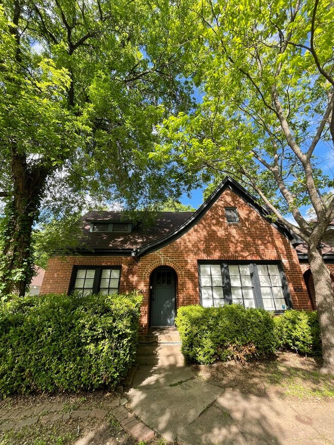 property at 905-907 S Windomere Ave