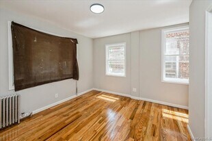 3585 Fish Ave in Bronx, NY - Building Photo