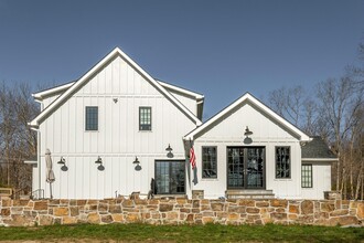 6 Byrds Hill Rd in Pawling, NY - Foto de edificio - Building Photo