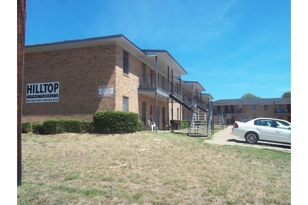 Hilltop Apartments in Frankston, TX - Foto de edificio - Building Photo